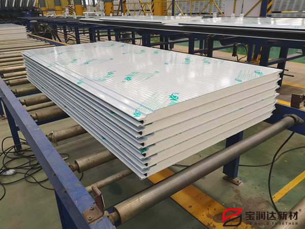 彩鋼聚氨酯復(fù)合夾芯板廠家直銷